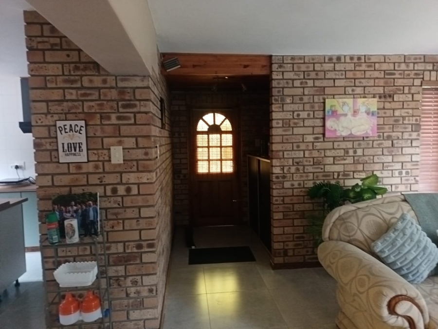 4 Bedroom Property for Sale in Roylglen Gardens Northern Cape